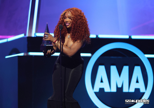 26.05 SZA no American Music Awards, realizado no Fontainebleau, em Las Vegas.