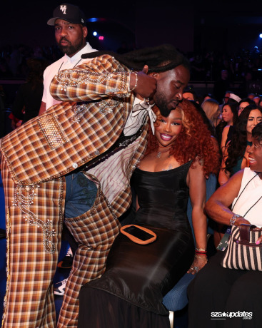 26.05 SZA no American Music Awards, realizado no Fontainebleau, em Las Vegas.