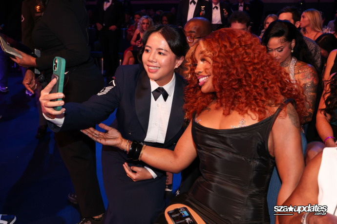 26.05 SZA no American Music Awards, realizado no Fontainebleau, em Las Vegas.