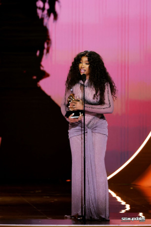 04.02 – SZA participa do 66º GRAMMY Awards, realizado na Crypto.com Arena, em Los Angeles