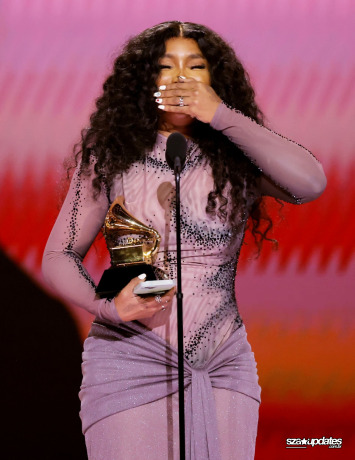 04.02 – SZA participa do 66º GRAMMY Awards, realizado na Crypto.com Arena, em Los Angeles
