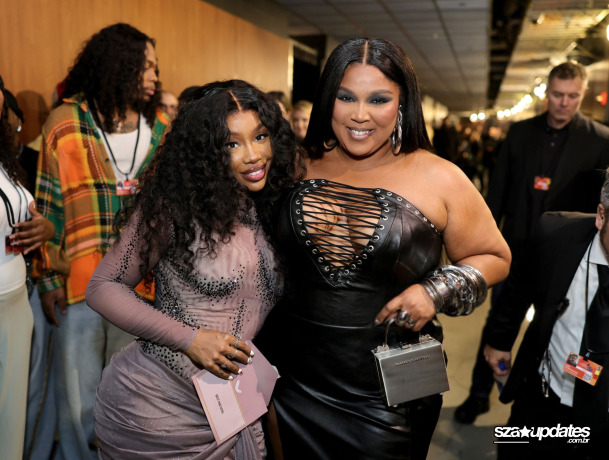 04.02 – SZA participa do 66º GRAMMY Awards, realizado na Crypto.com Arena, em Los Angeles