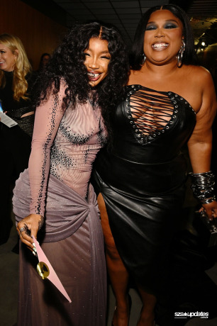 04.02 – SZA participa do 66º GRAMMY Awards, realizado na Crypto.com Arena, em Los Angeles