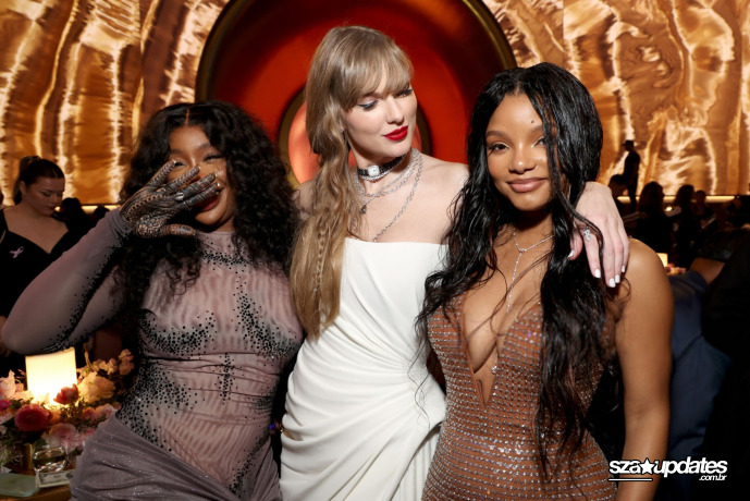 04.02 – SZA participa do 66º GRAMMY Awards, realizado na Crypto.com Arena, em Los Angeles