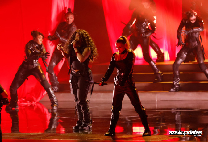 04.02 – SZA participa do 66º GRAMMY Awards, realizado na Crypto.com Arena, em Los Angeles