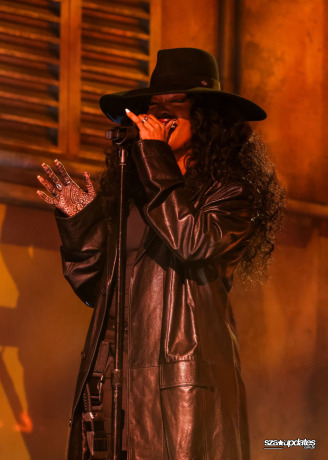 04.02 – SZA participa do 66º GRAMMY Awards, realizado na Crypto.com Arena, em Los Angeles