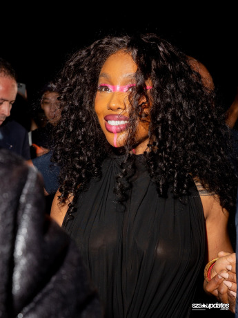 04.10 - SZA no desfile da Jean Paul Gaultier durante a Paris Fashion Week