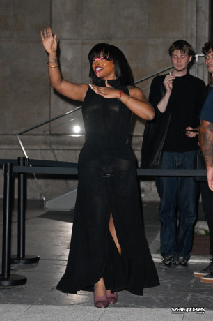 04.10 - SZA no desfile da Jean Paul Gaultier durante a Paris Fashion Week