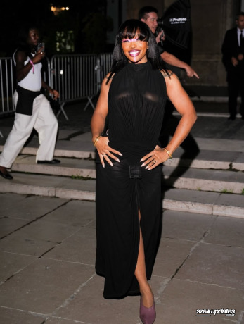 04.10 - SZA no desfile da Jean Paul Gaultier durante a Paris Fashion Week