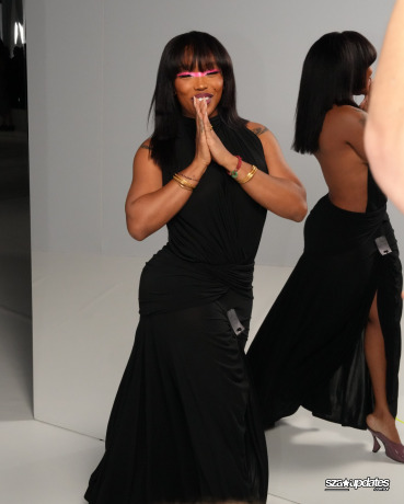 04.10 - SZA no desfile da Jean Paul Gaultier durante a Paris Fashion Week