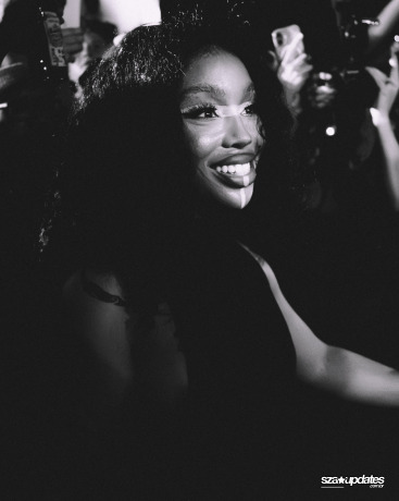 04.10 - SZA no desfile da Jean Paul Gaultier durante a Paris Fashion Week