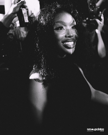 04.10 - SZA no desfile da Jean Paul Gaultier durante a Paris Fashion Week