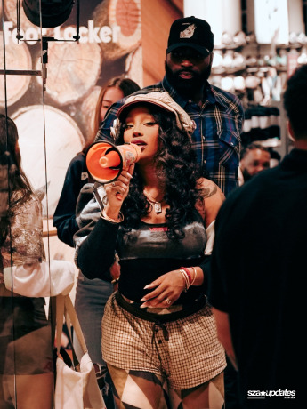21.10 – VANSZA acontece na Foot Locker do Freehold Raceway Mall, em Nova Jersey.