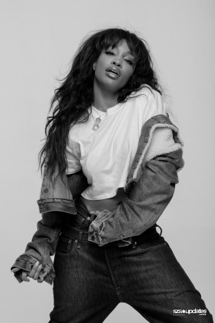 SZA for Levi’s x Karla.
