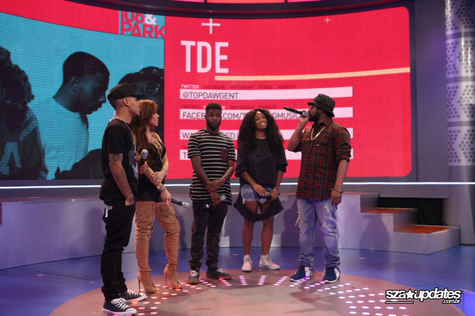 15.10 - SZA e o artista Isaiah Rashad visitam o 106 &amp; Park, no estúdio do programa.