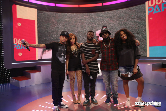 15.10 - SZA e o artista Isaiah Rashad visitam o 106 &amp; Park, no estúdio do programa.