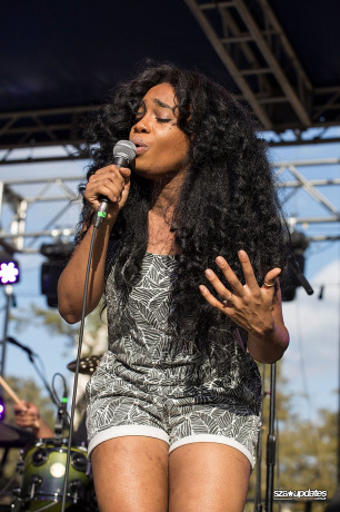 21.03 - Apresentação de SZA durante o Maverick Music Festival, realizado no Maverick Plaza.