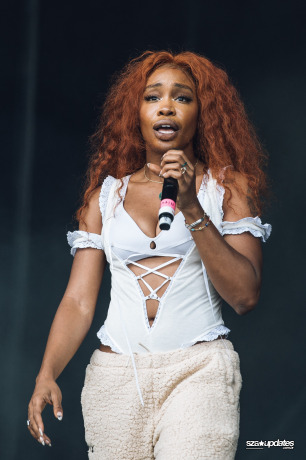 13.07 - Apresentação no primeiro dia do Lovebox Festival, no Gunnersbury Park, em Londres.