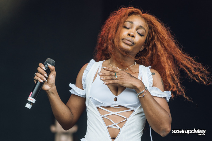 13.07 - Apresentação no primeiro dia do Lovebox Festival, no Gunnersbury Park, em Londres.