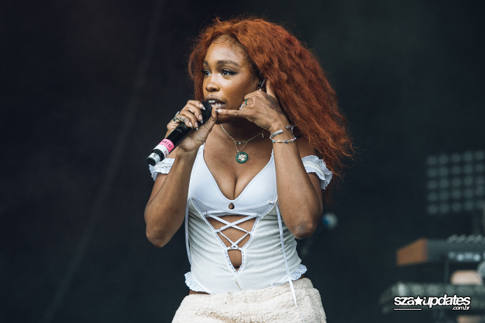 13.07 - Apresentação no primeiro dia do Lovebox Festival, no Gunnersbury Park, em Londres.