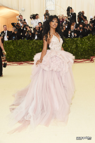 07.05 - Met Gala 2018, com o tema “Heavenly Bodies: Fashion and the Catholic Imagination”, realizado em NY.