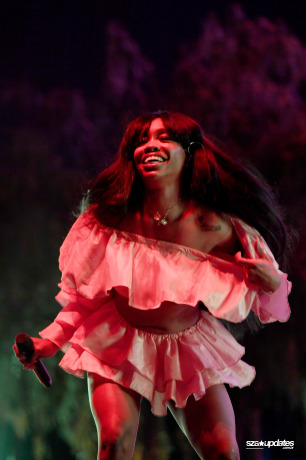 13.04 - Apresentação de SZA durante o Coachella Valley Music and Arts Festival, em Indio, CA..