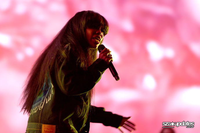 13.04 - Apresentação de SZA durante o Coachella Valley Music and Arts Festival, em Indio, CA..