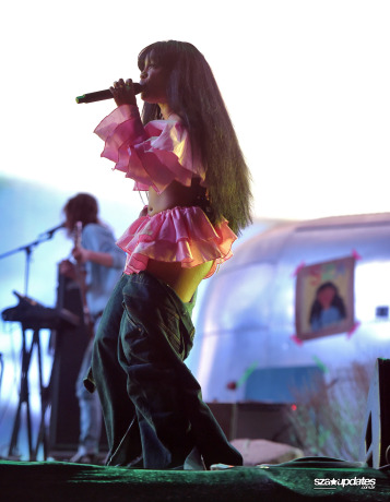 13.04 - Apresentação de SZA durante o Coachella Valley Music and Arts Festival, em Indio, CA..