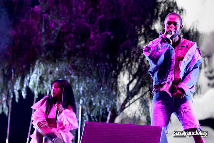 13.04 - Apresentação de SZA durante o Coachella Valley Music and Arts Festival, em Indio, CA..