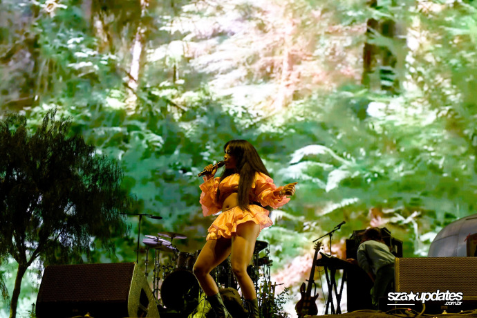 13.04 - Apresentação de SZA durante o Coachella Valley Music and Arts Festival, em Indio, CA..