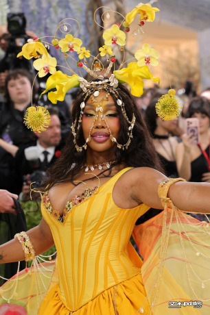 04.05 - The Met Gala “Costume Art”, realizado no Metropolitan Museum of Art em NY.