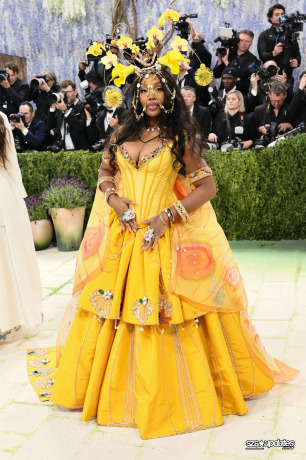 04.05 - The Met Gala “Costume Art”, realizado no Metropolitan Museum of Art em NY.