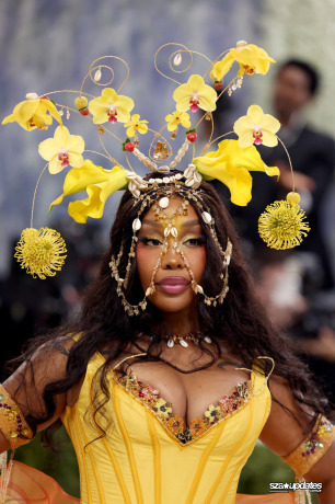 04.05 - The Met Gala “Costume Art”, realizado no Metropolitan Museum of Art em NY.