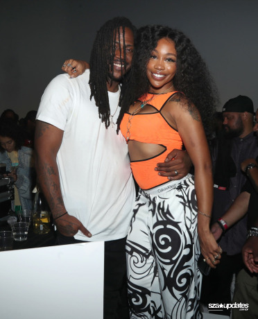 28.08 - SZA participa do evento de audição do álbum de SiR, realizado no Hubble Studio.