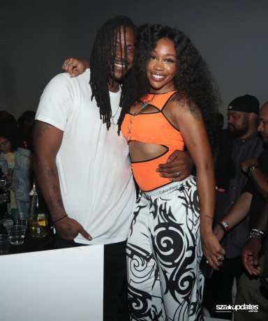 28.08 - SZA participa do evento de audição do álbum de SiR, realizado no Hubble Studio.
