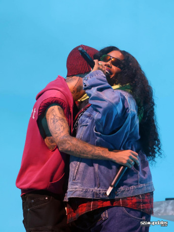 18.04 - SZA e Justin Bieber se apresentam no Coachella.