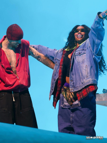 18.04 - SZA e Justin Bieber se apresentam no Coachella.