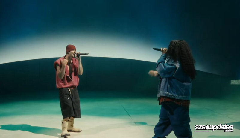 18.04 - SZA e Justin Bieber se apresentam no Coachella.