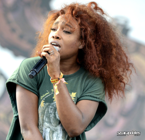 25.09 - Apresentação de SZA durante o Life Is Beautiful Festival 2015.