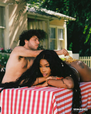 Video clipe de "Snooze"